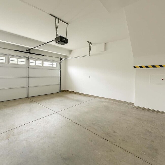 Building Photo - 28403 Torch Pkwy