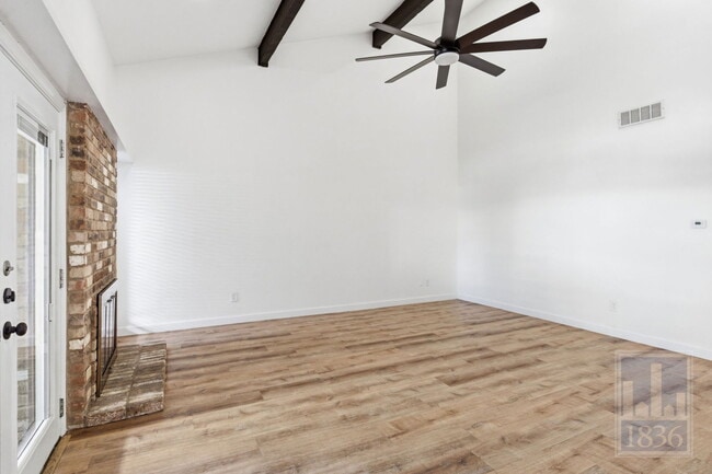 Building Photo - 2009 Sandberg Dr