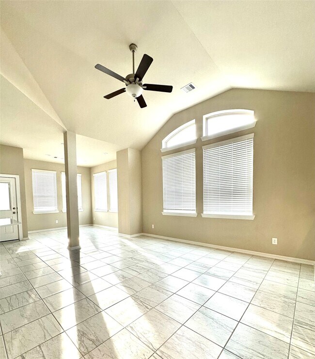 Building Photo - 9442 Starlight Oak Dr