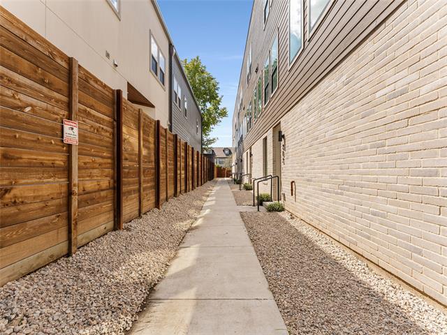 Building Photo - 2015 N Prairie Ave