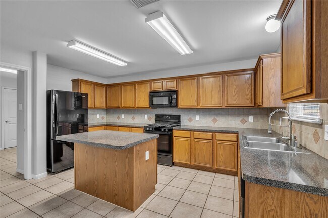 Building Photo - 23610 Hidden Maple Dr