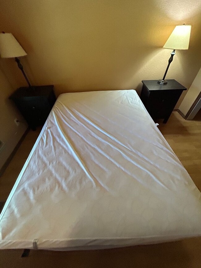 Building Photo - Rare short term lease with this 3/2 in Lake of the PInes - May or June-October