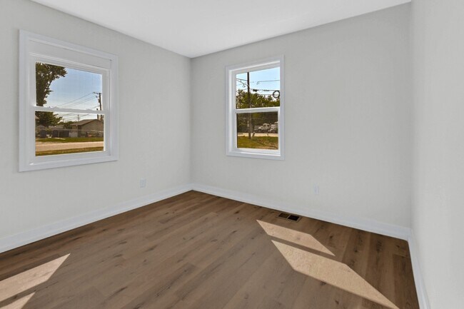 Building Photo - Houston Avenue