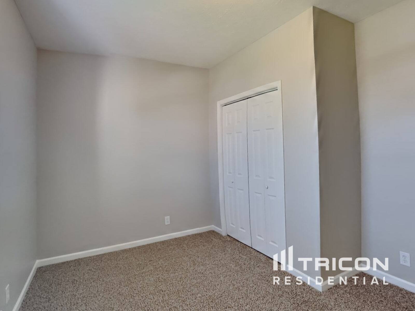 Building Photo - 316 Lone Oak Dr