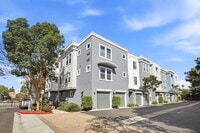 Building Photo - Point Loma, "The Bay" 2 bed 2 Bath Townhome now available! Amazing amenities, don't miss out