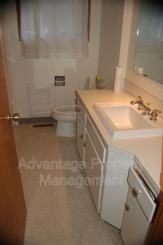 Building Photo - 259 Walnut Dr S