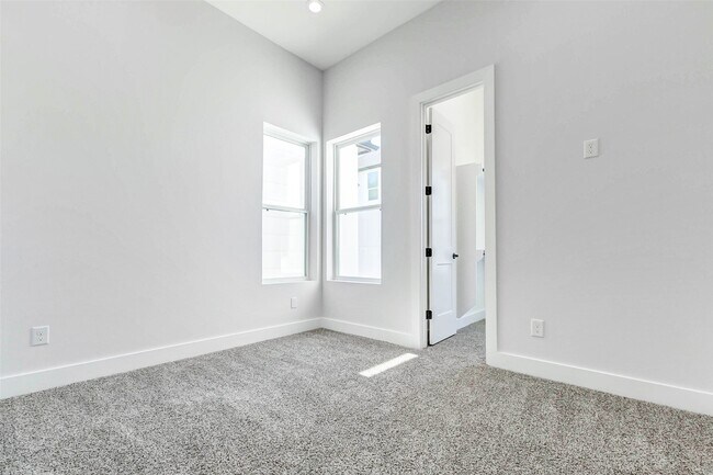 Building Photo - 2310 Campbell Rd