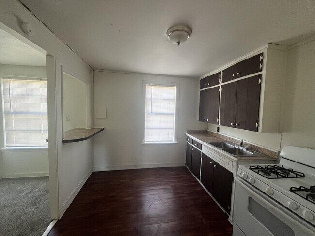 Building Photo - 186 Roosevelt Rd