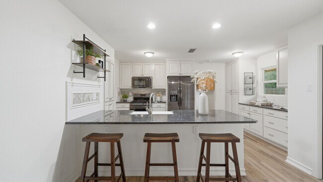 Building Photo - Beautiful Home on Nearly an Acre in Helotes with Pool, Office & No HOA
