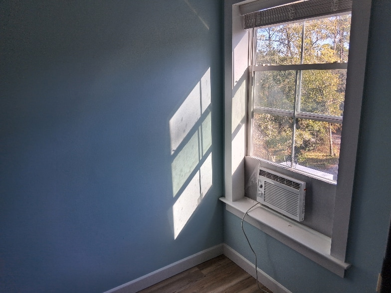 Building Photo - 589 Bernard Street