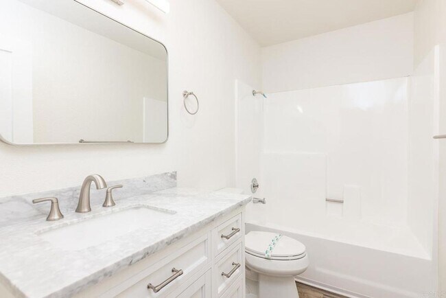 Building Photo - Remodeled 3 Bed 2 Bath Condo - Coastal Living at Its Finest