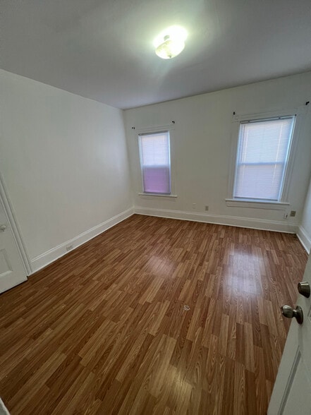 Building Photo - 51 Glenham St