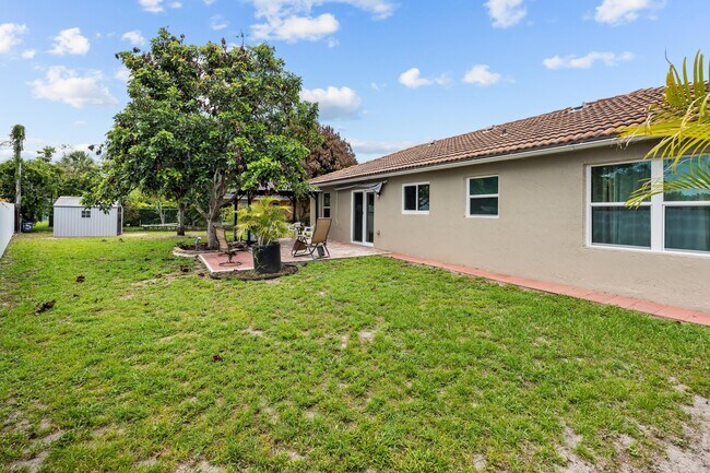 Building Photo - 265 SW Dalton Cir