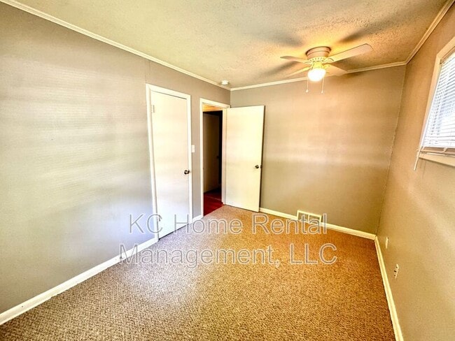 Building Photo - 5431 Outlook St