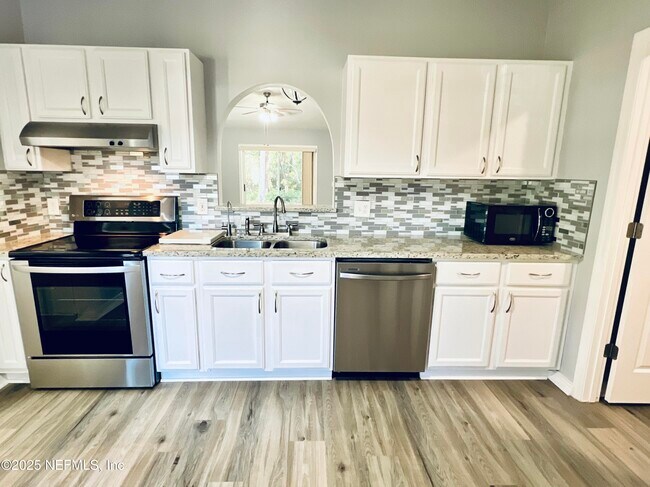 Building Photo - 2669 Lantana Lakes Dr E