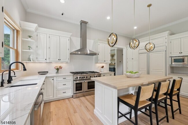 Building Photo - 5 Shores Rd