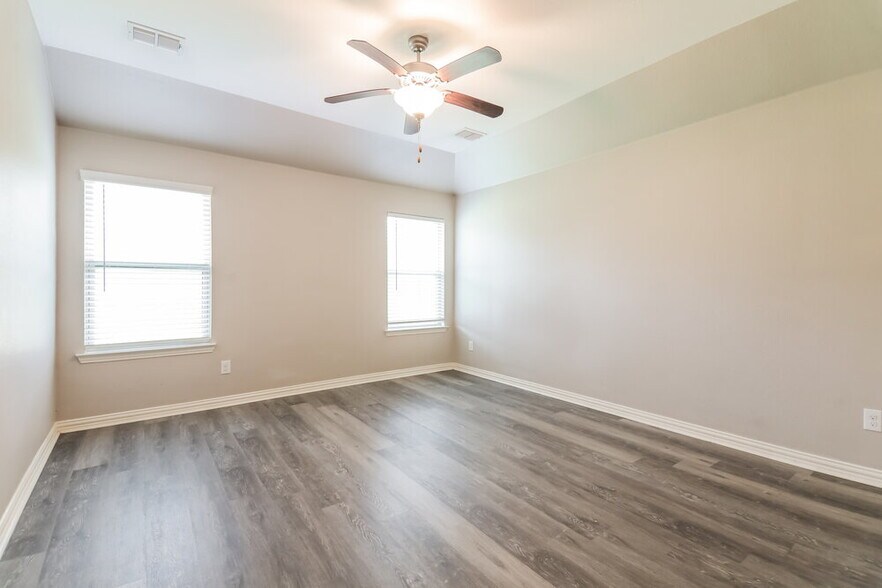 Building Photo - 922 Evergreen St