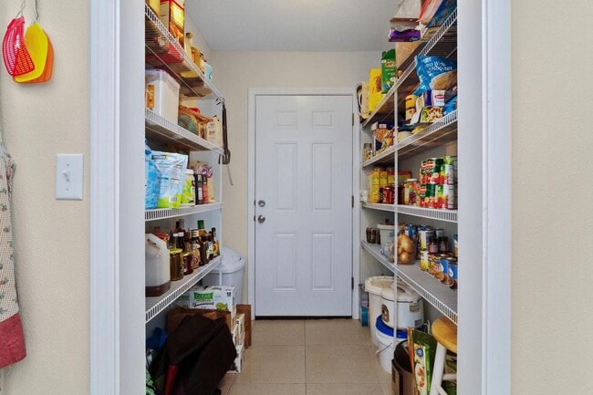 Building Photo - 511 Oak Ave