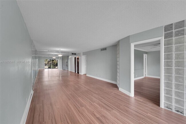 Building Photo - 6101 N Falls Cir Dr