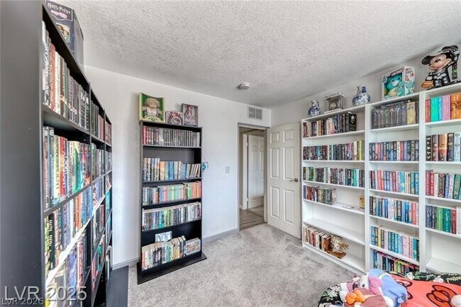 Building Photo - 861 E Hacienda Ave