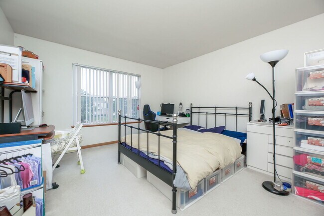 Building Photo - 904 Waterford Ln