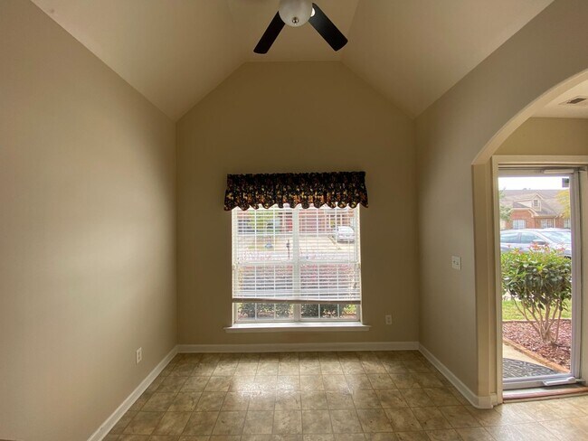 Building Photo - Cozy Home with Fenced-In Backyard for Rent in Bessemer! Available to View with 48 Hours Notice!