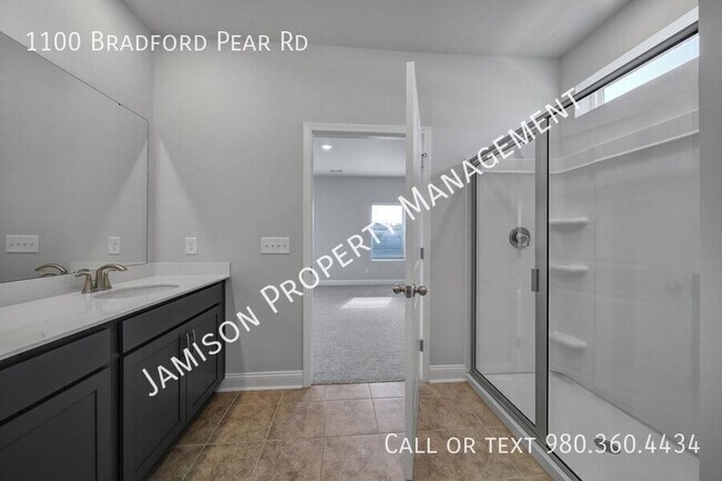 Building Photo - 1100 Bradford Pear Rd