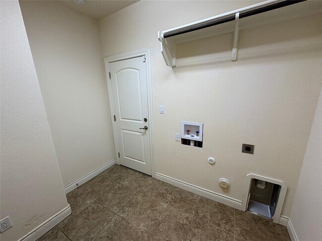 Building Photo - 3900 Crispin Hall Ln