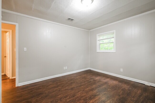 Building Photo - 1165 Wisteria Dr SW