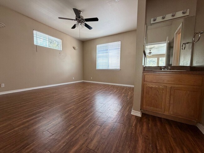 Building Photo - 910 Keith Ln