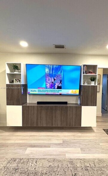 Building Photo - 2751 SW 4th Ct