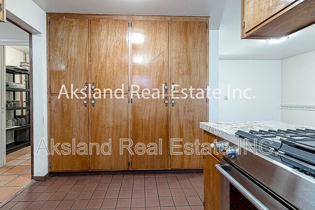 Building Photo - 7937 Endow Rd S