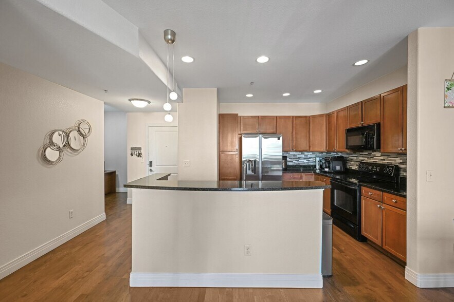 Building Photo - 9059 E Panorama Cir