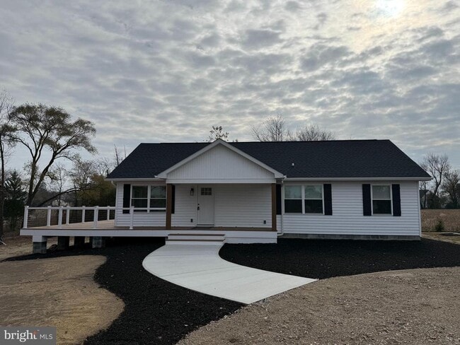 Building Photo - 44 Cedar Beach Rd