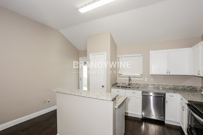 Building Photo - 4804 St Thomas Pl