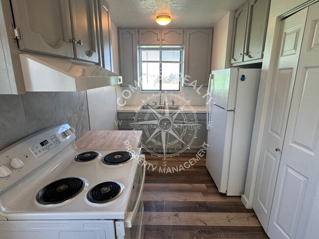 Building Photo - 256 S 400 W