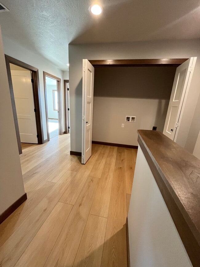 Building Photo - Newly Built 3 Bed/2.5 Bath Townhome in Aspen Ridge!