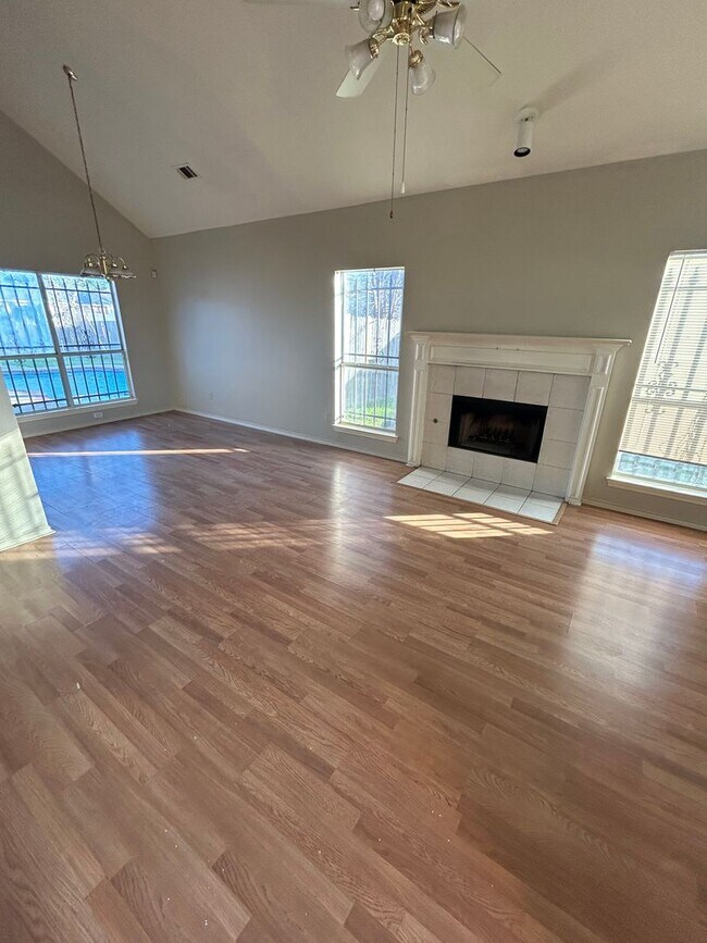 Building Photo - 4420 St Francis Ave