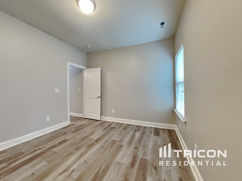 Building Photo - 2312 Joneshurst Wy