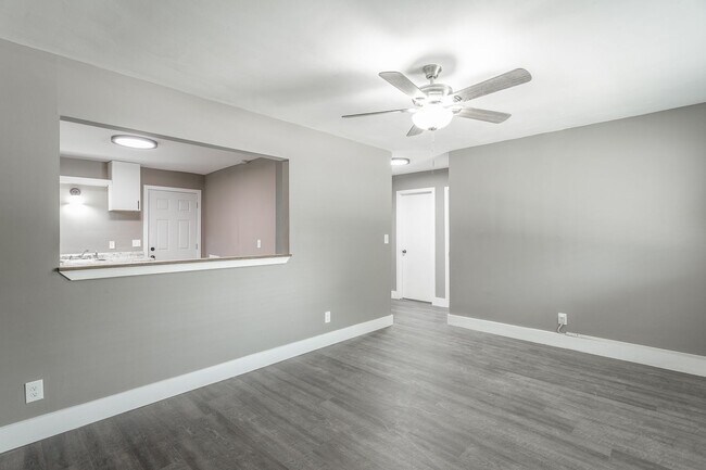 Building Photo - 1100 S Willow