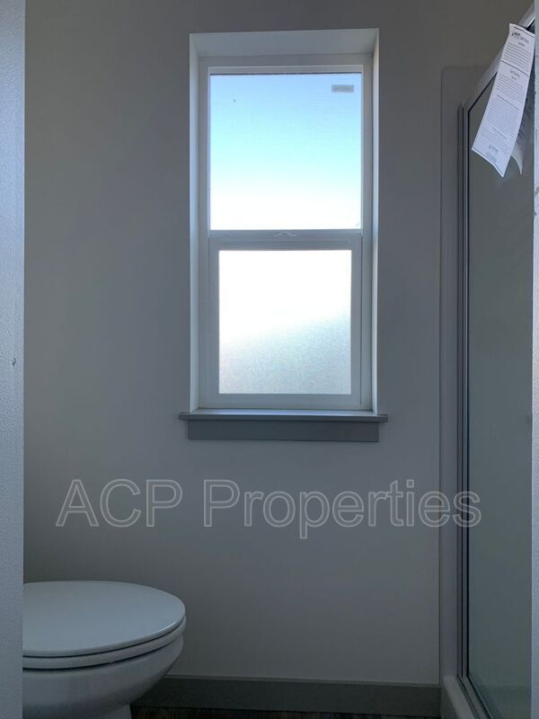 Building Photo - 2046 Aaron Dr