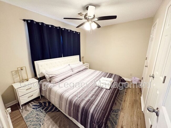 Building Photo - 62 Creek Side Dr