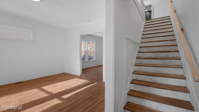 Building Photo - 7640 Kercheval Ave