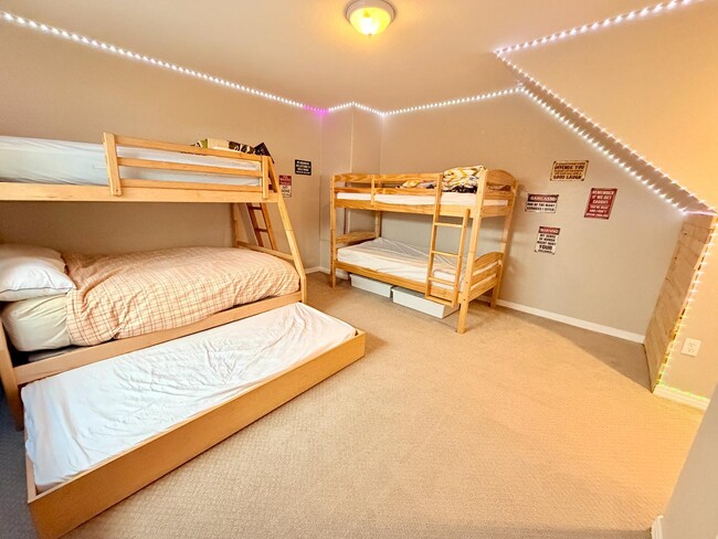 Building Photo - 104 Deer Trail Dr