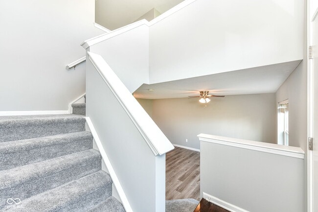 Building Photo - 9050 Mercer Dr