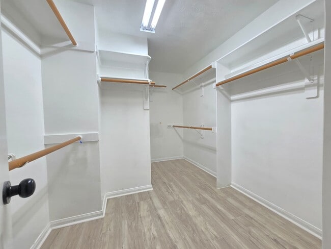 Building Photo - 6007 Bassetdale Ln