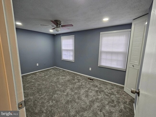 Building Photo - 8619 Hayshed Ln