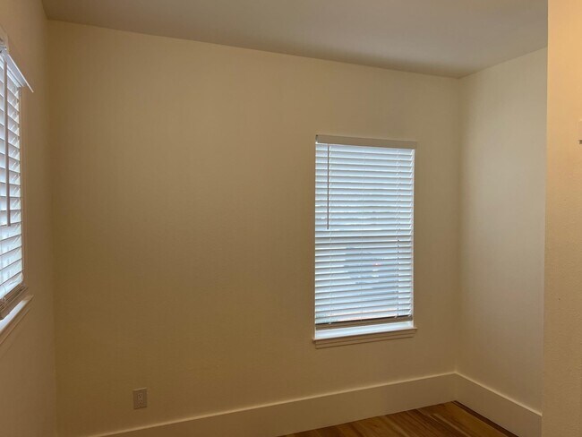 Building Photo - 708 N L St