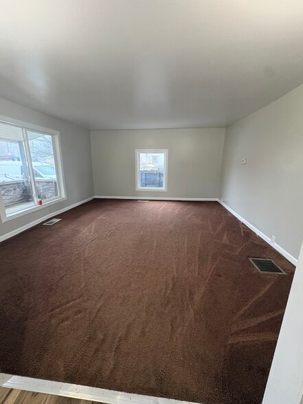 Building Photo - 205 S Broadway St