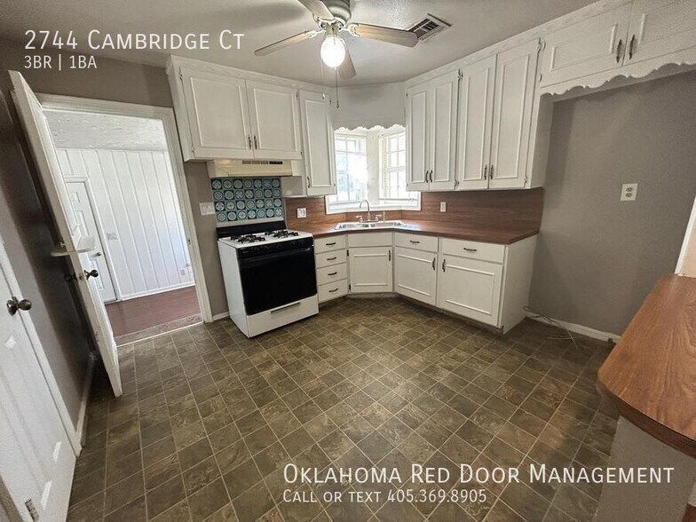 Building Photo - 2744 Cambridge Ct